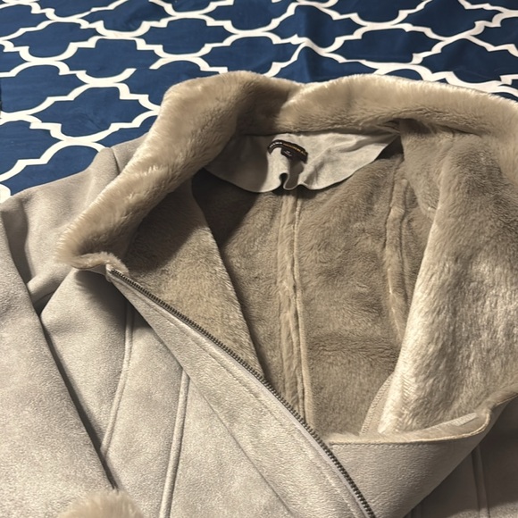 Euc gray faux fur and suede moto jacket medium - Picture 5 of 5